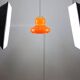 Lampe à suspension italienne du milieu du siècle en verre orange et laiton