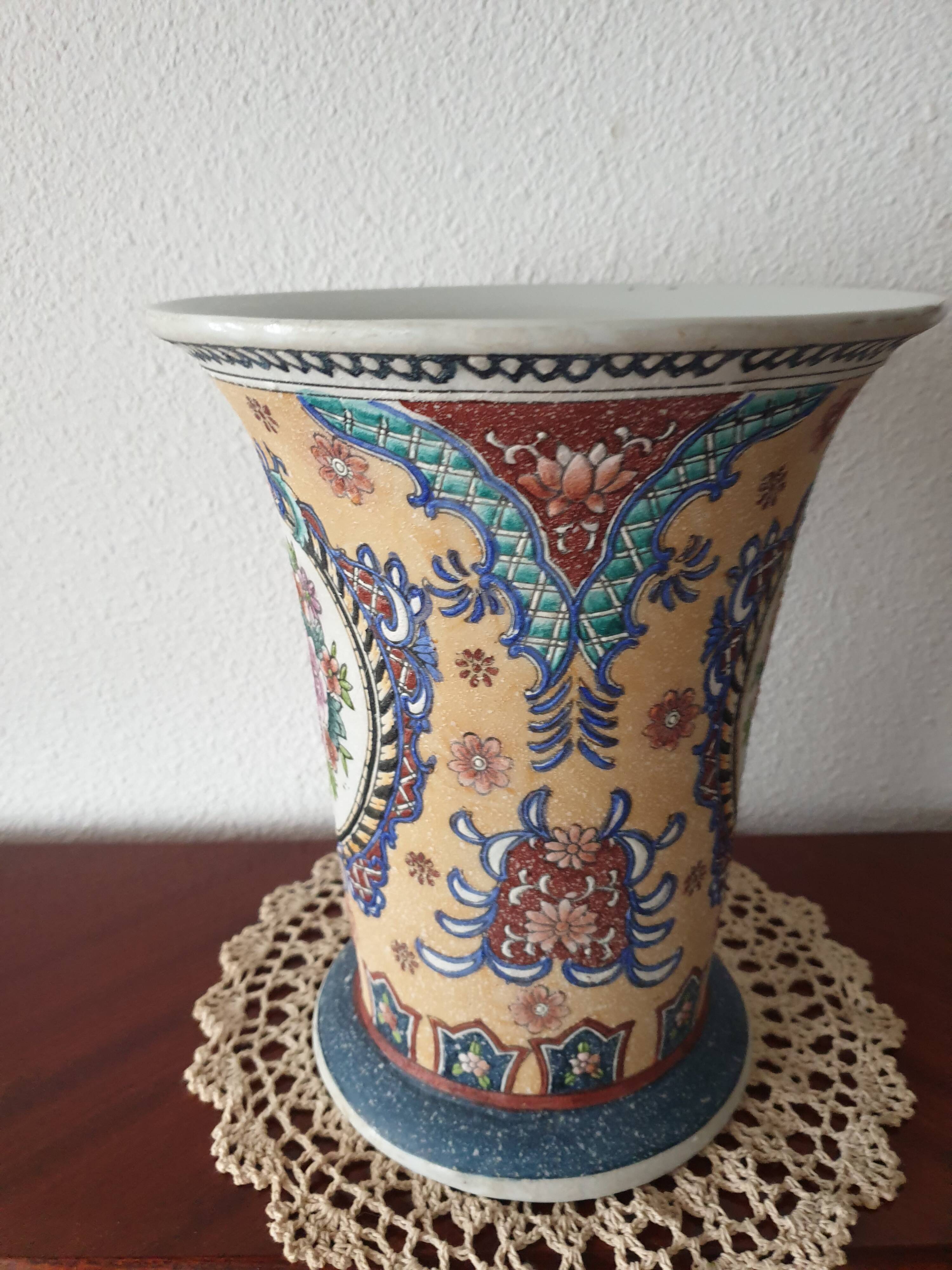 Vase flower pattern sandblasted paint