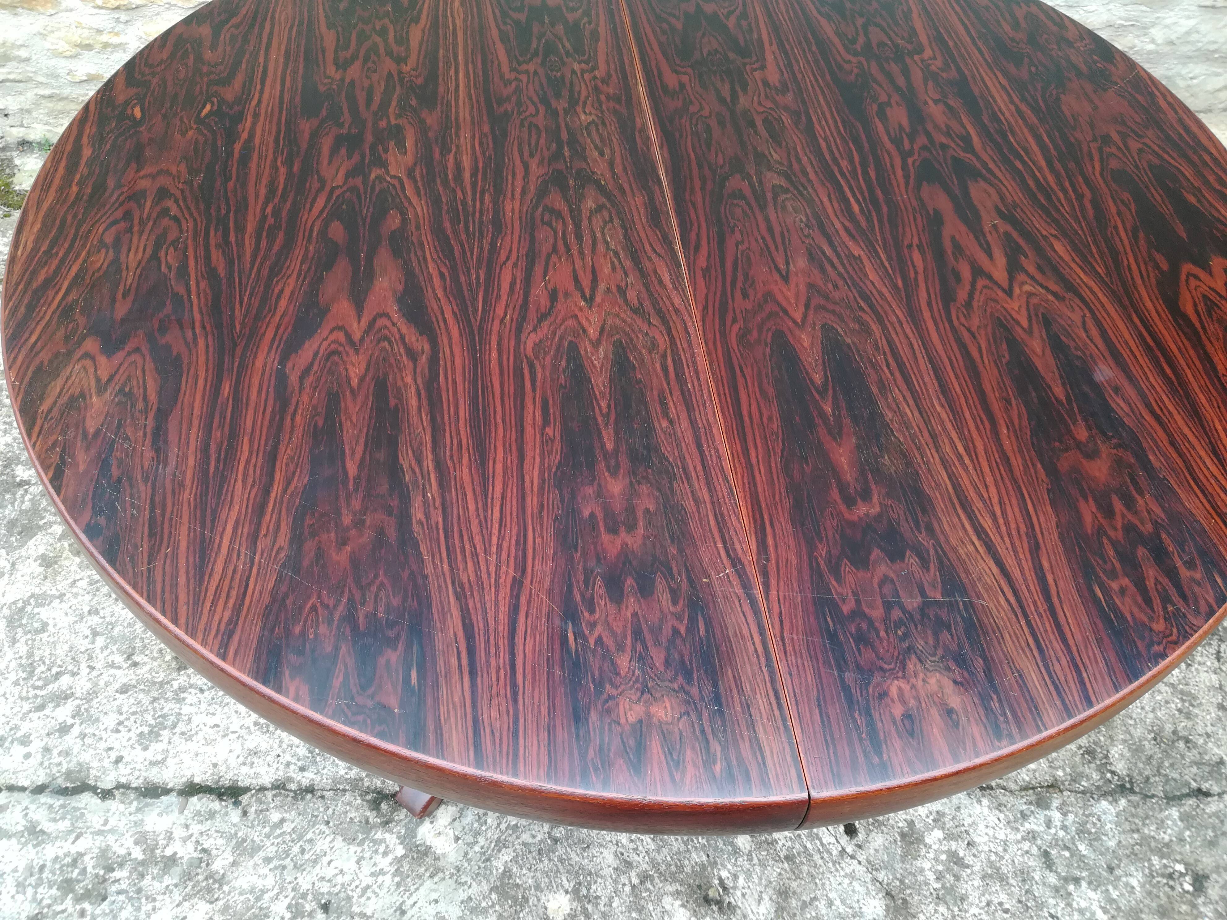 SCANDINAVIAN ROUND TABLE EXTENDED