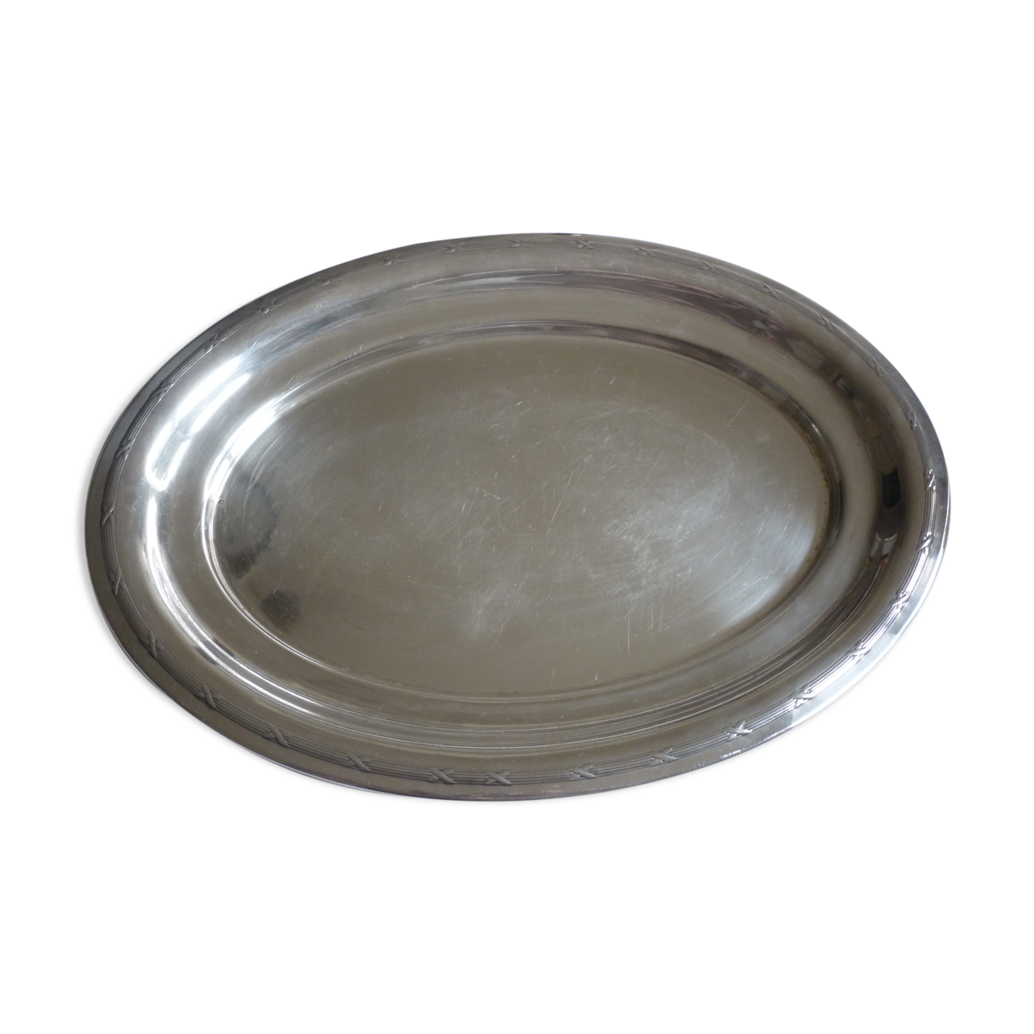 Oval plate in silver metal