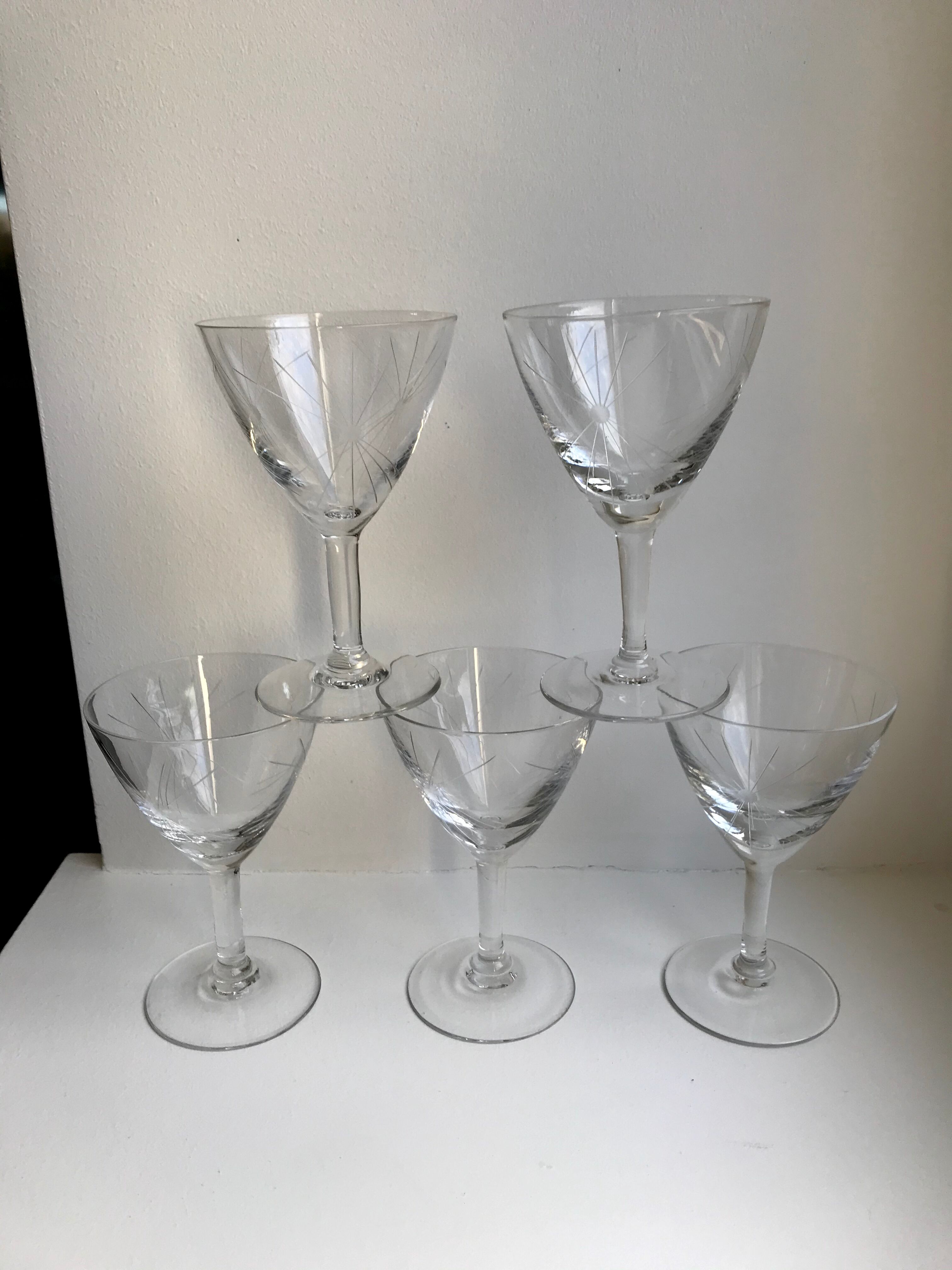 Set of 5 engraved wine glasses star model 50s