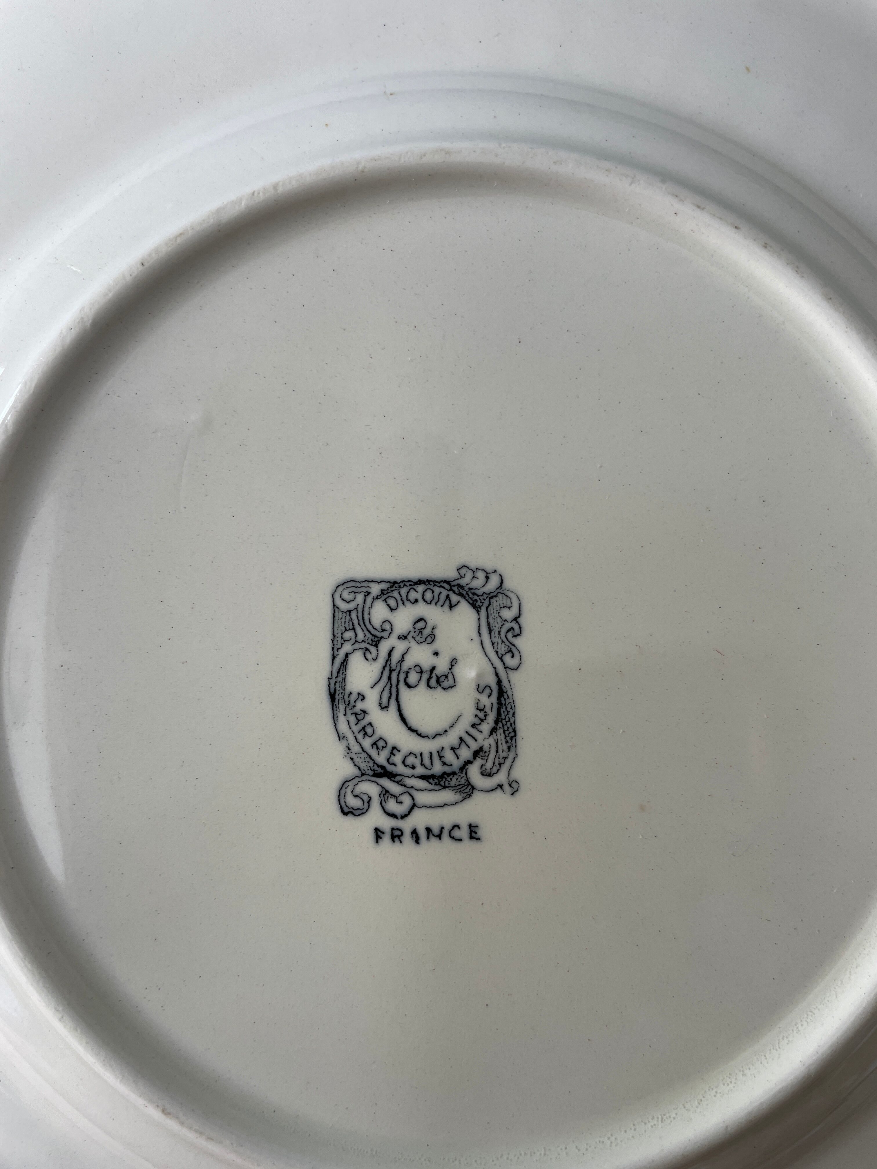 Lot de 12 petites assiettes Digoin Sarreguemines, « Les Mois »