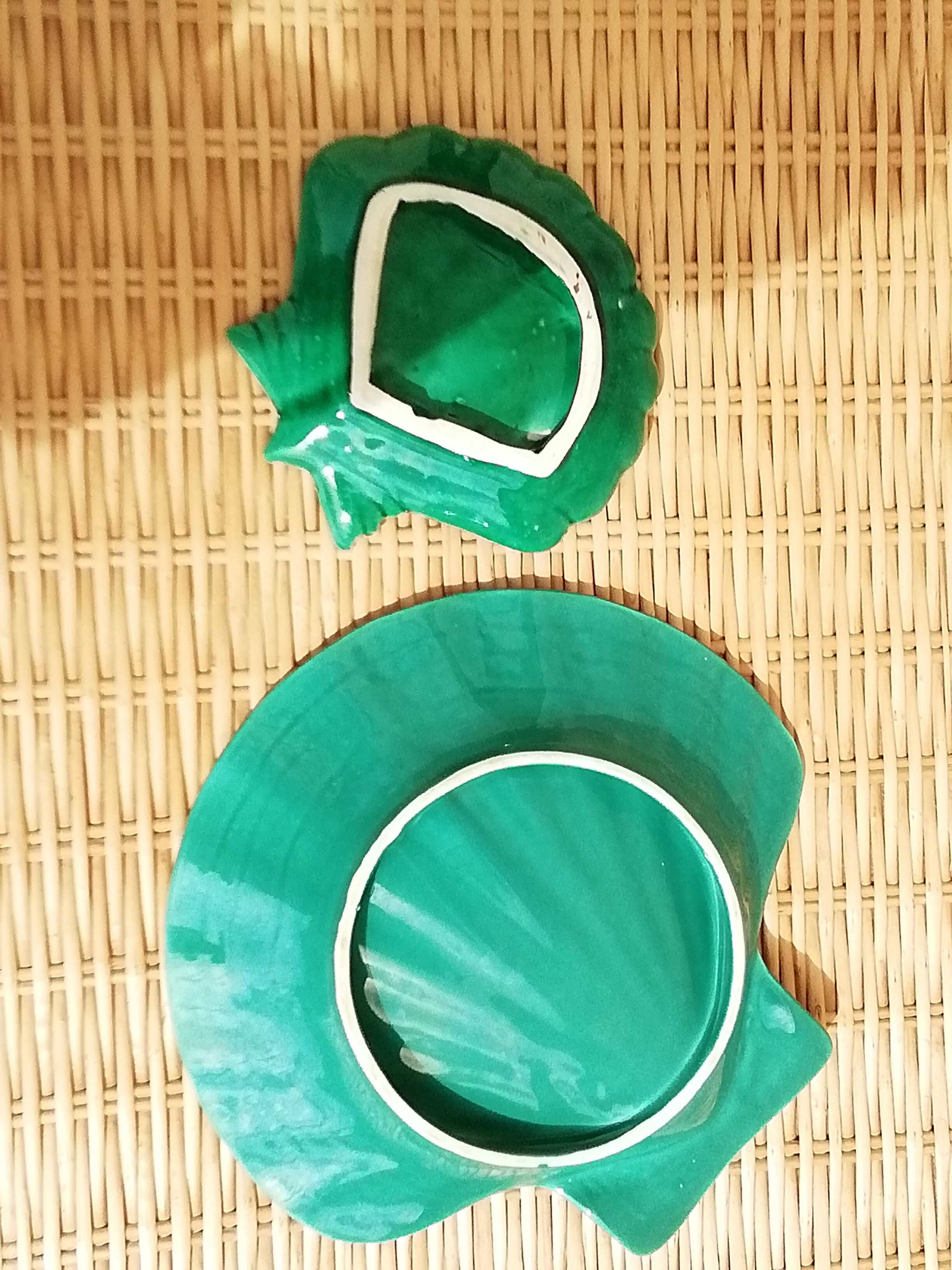 2 green ceramic scallops