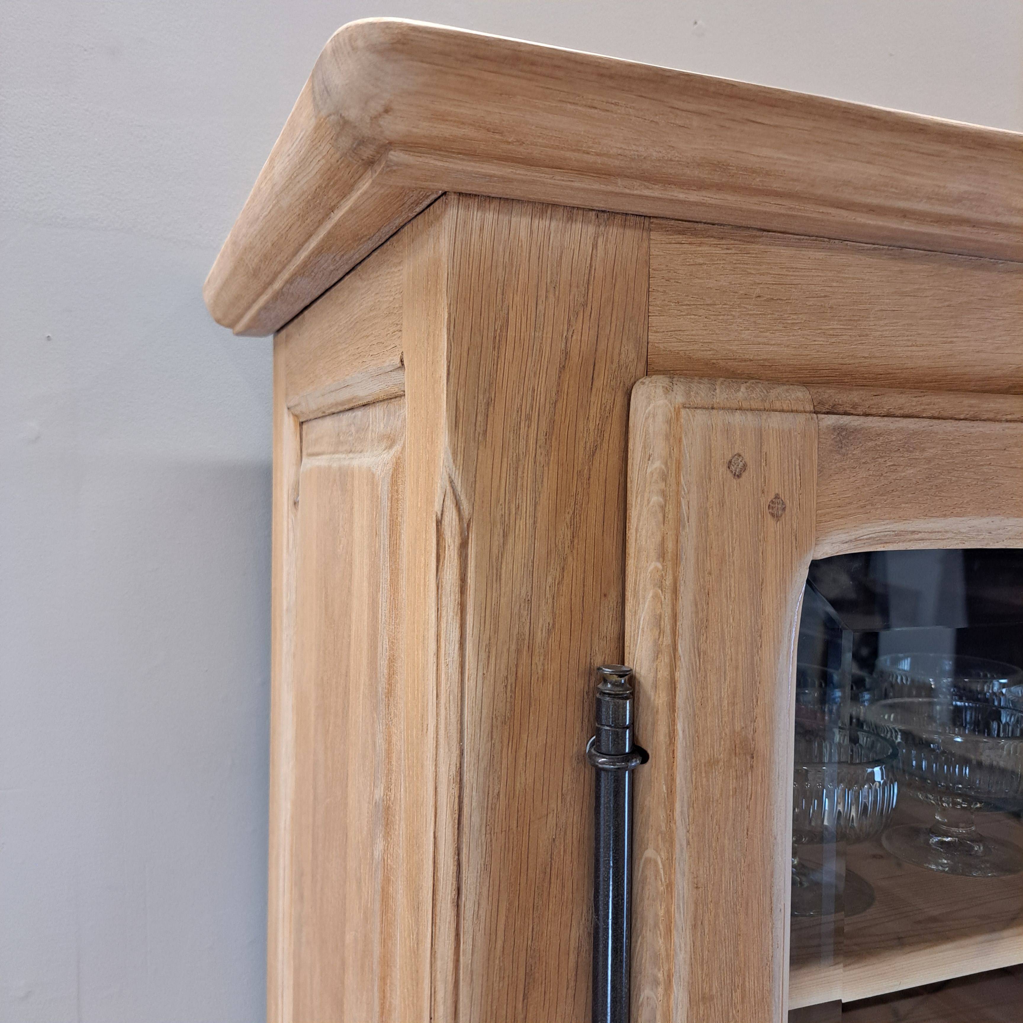 GLASS CABINET IN SOLID OAK