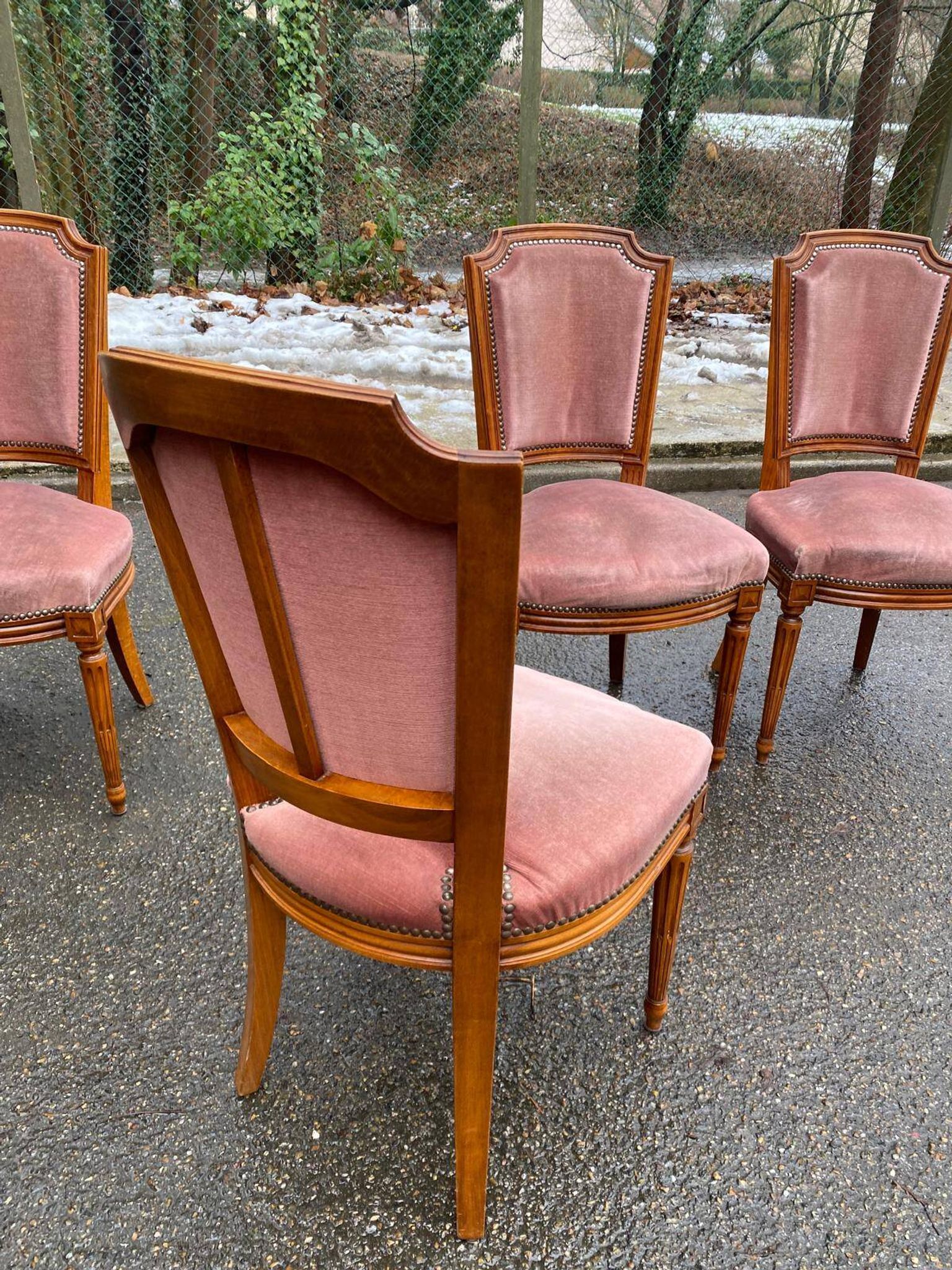 4 Louis XVI dining chairs in solid wood and pink velvet from the 20th century.
