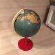 Globe terrestre ancien pied en bois