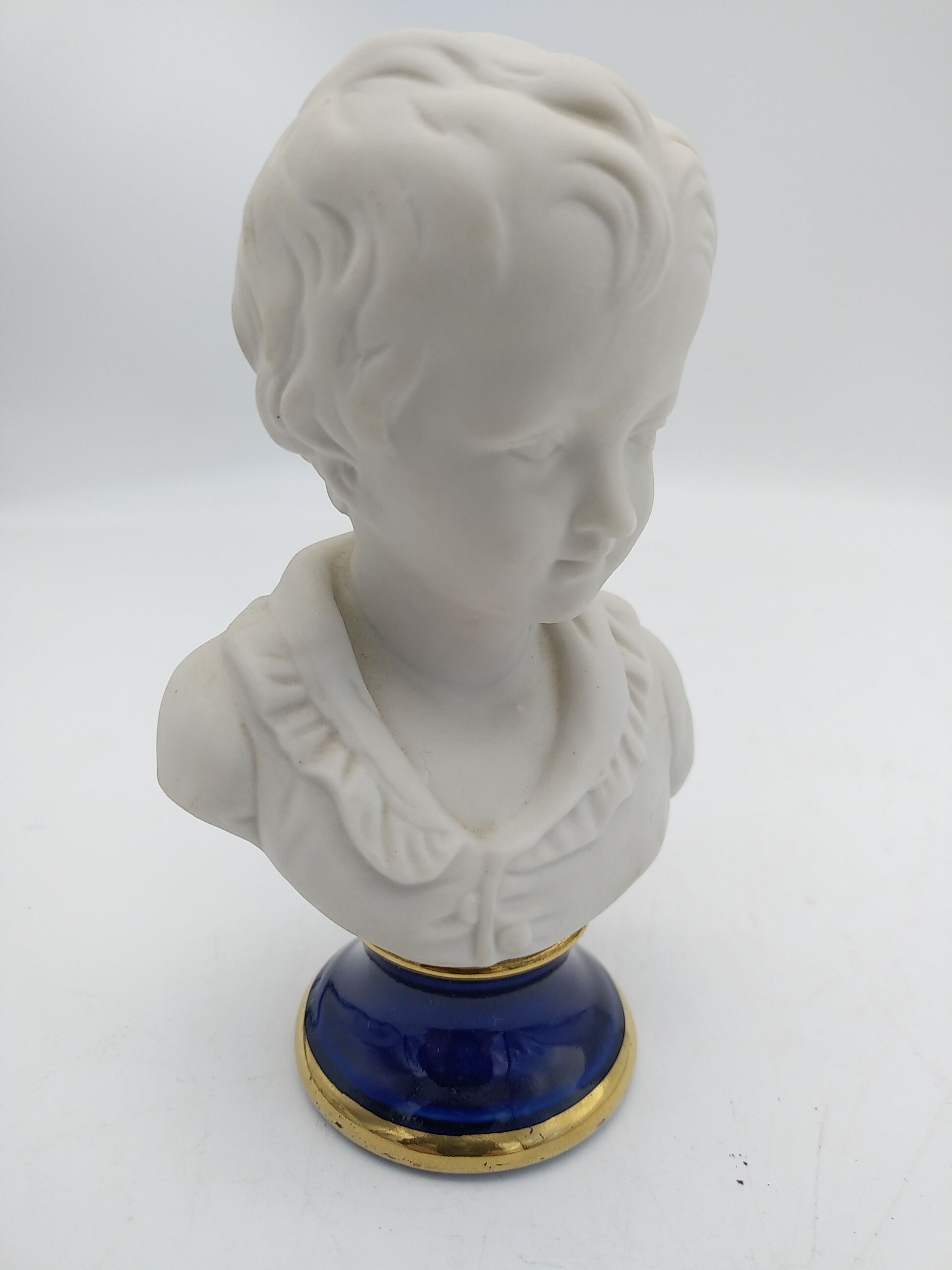 Child bust in biscuit. Capodimonte .