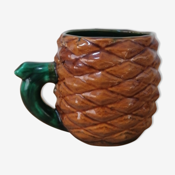 Pineapple-shaped cup