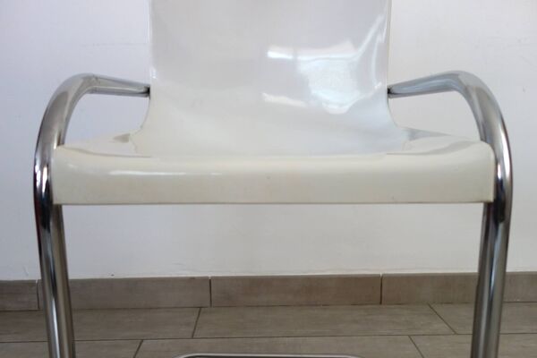 Chaise métal chromé et plastique années 70 par Gautier