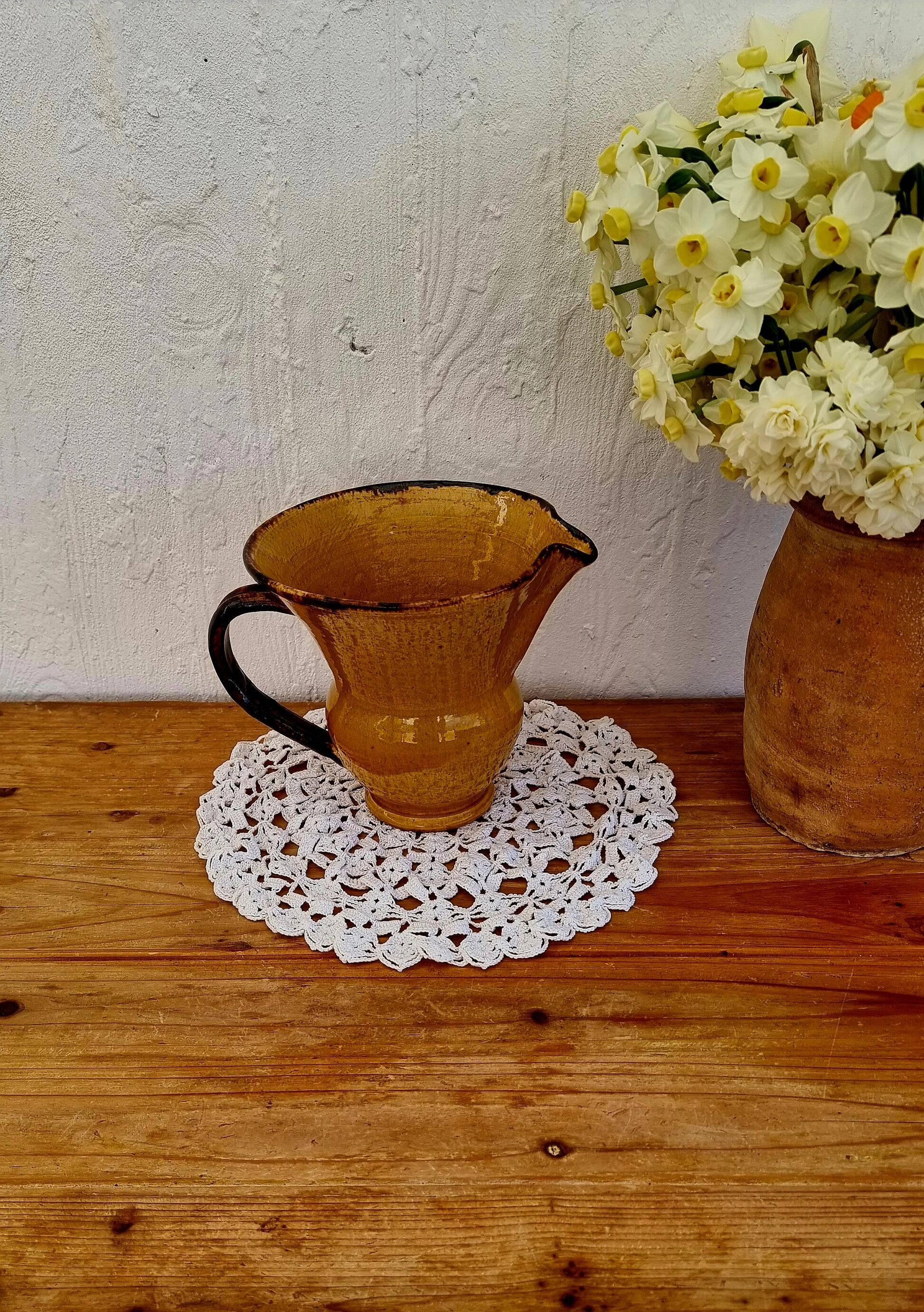 Pichet en céramique jaune et marron vintage