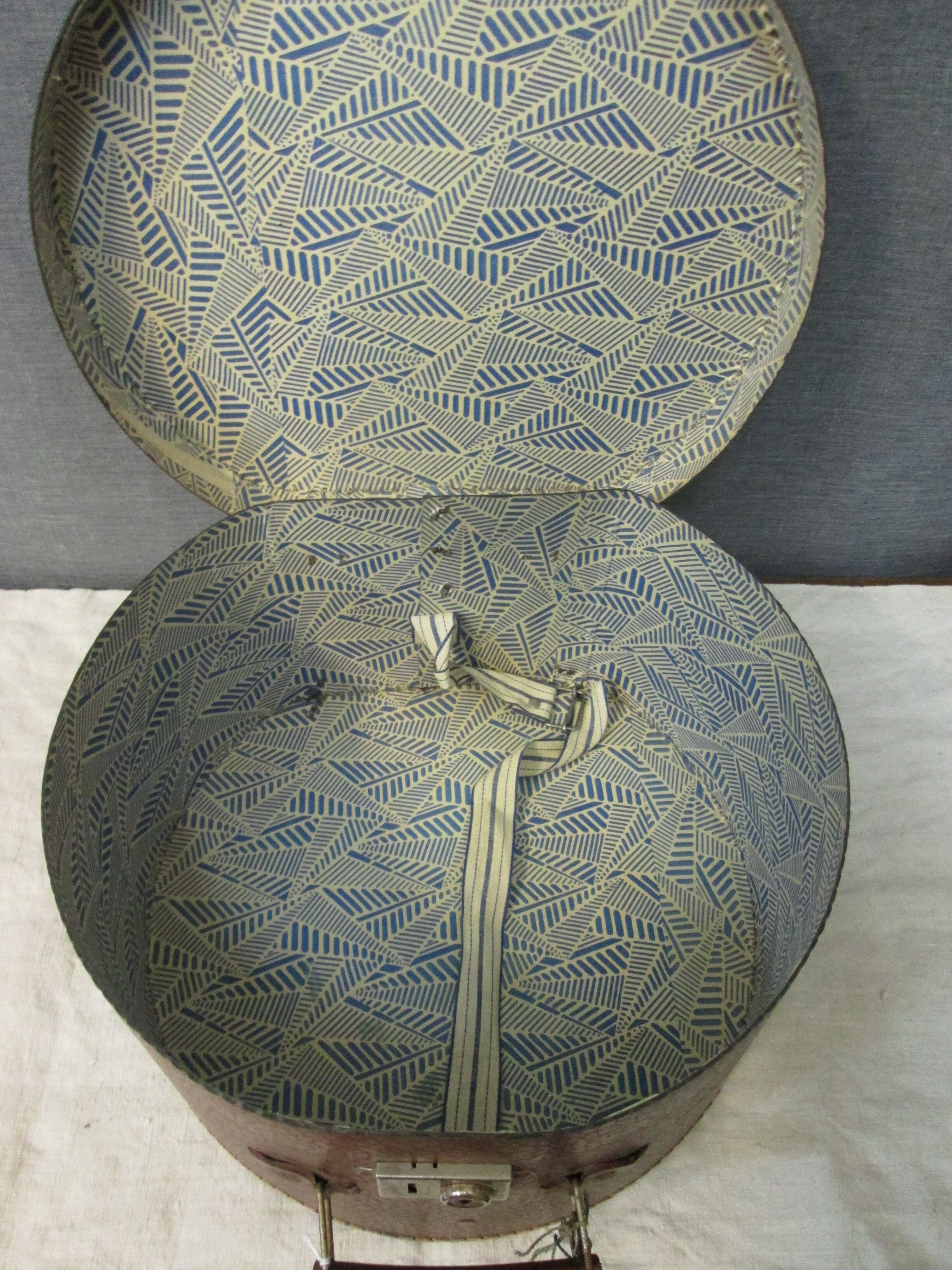 Hat box