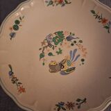 Presentation dish on earthenware foot