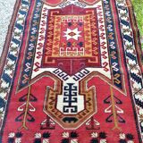 Ancien tapis d'orient. laine fait mains. ( 190 x 112 )