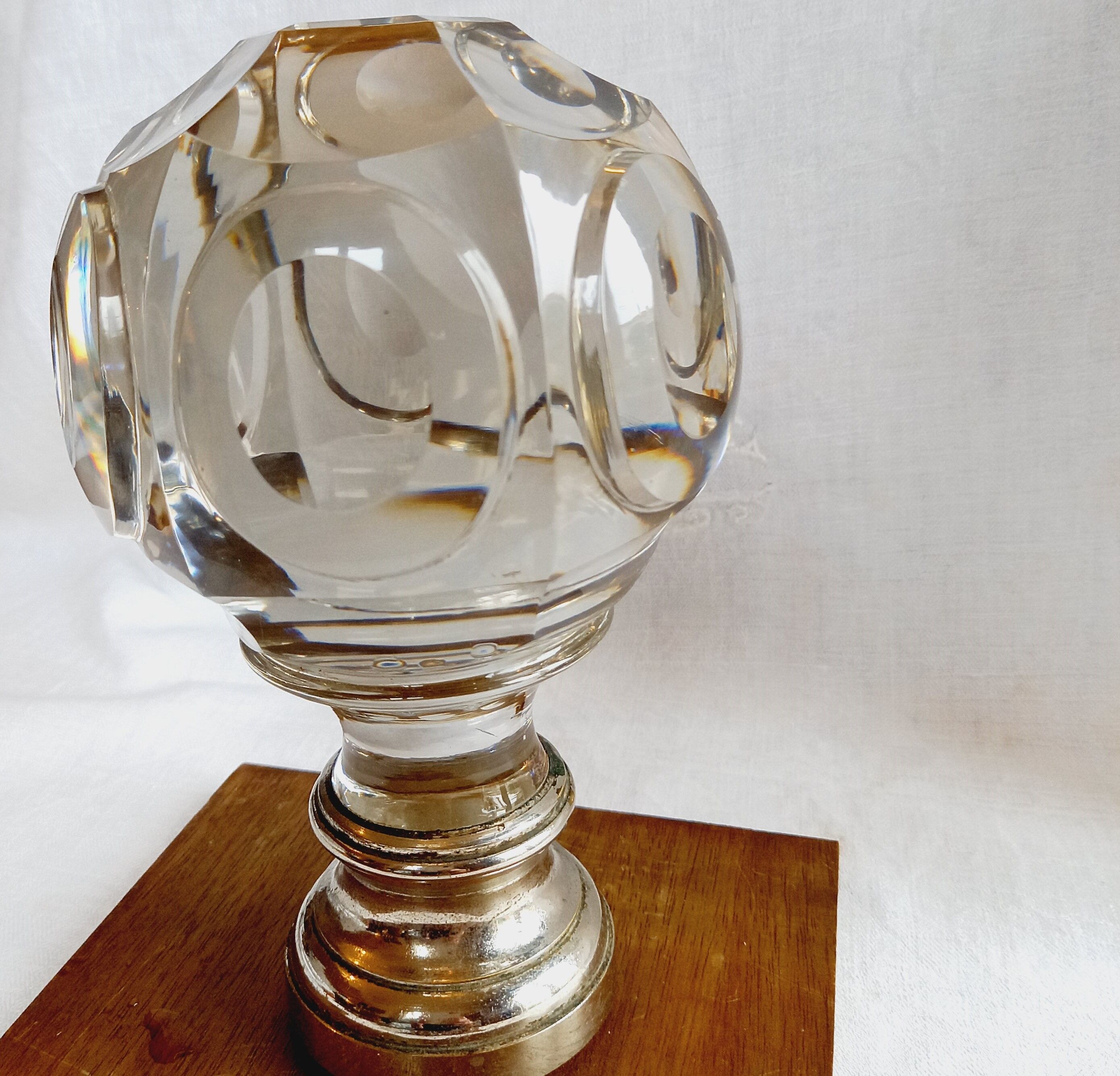 Crystal stairway ball