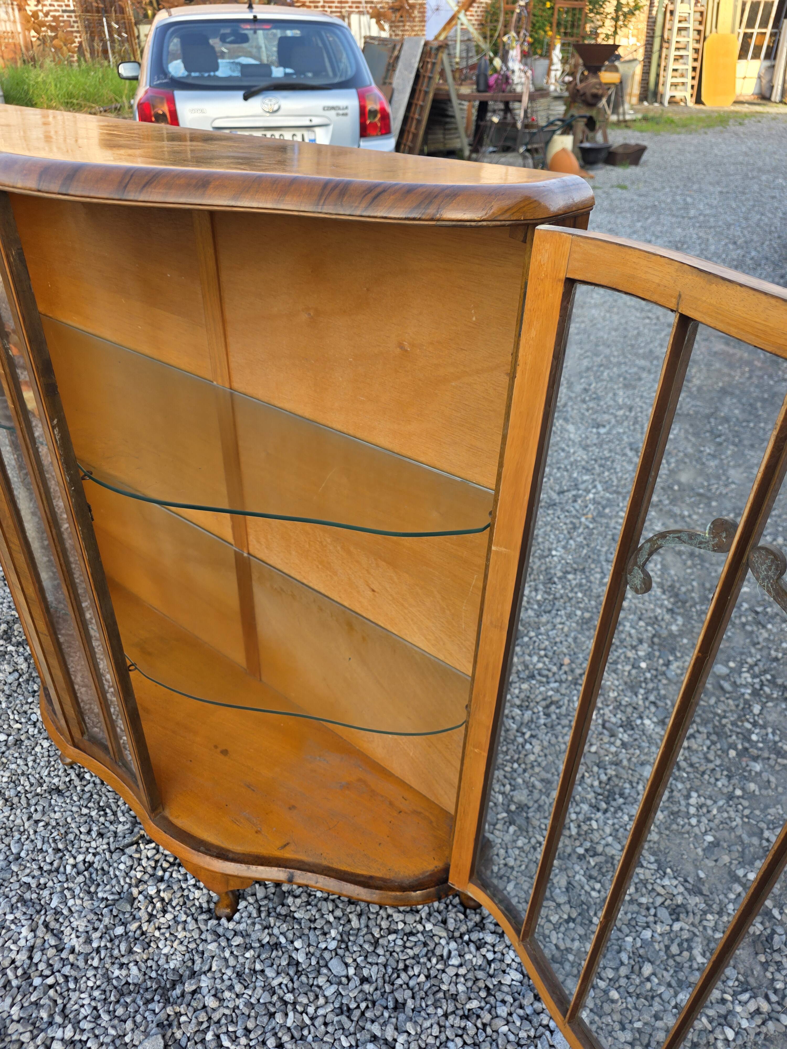 Art Deco display cabinet in walnut from the 1930s.