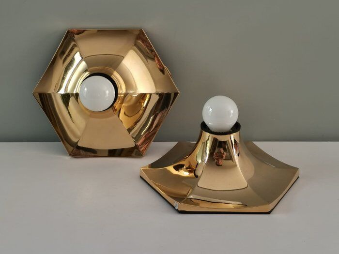 Pair of Italian wall lights by Fosnova from the 1980s.