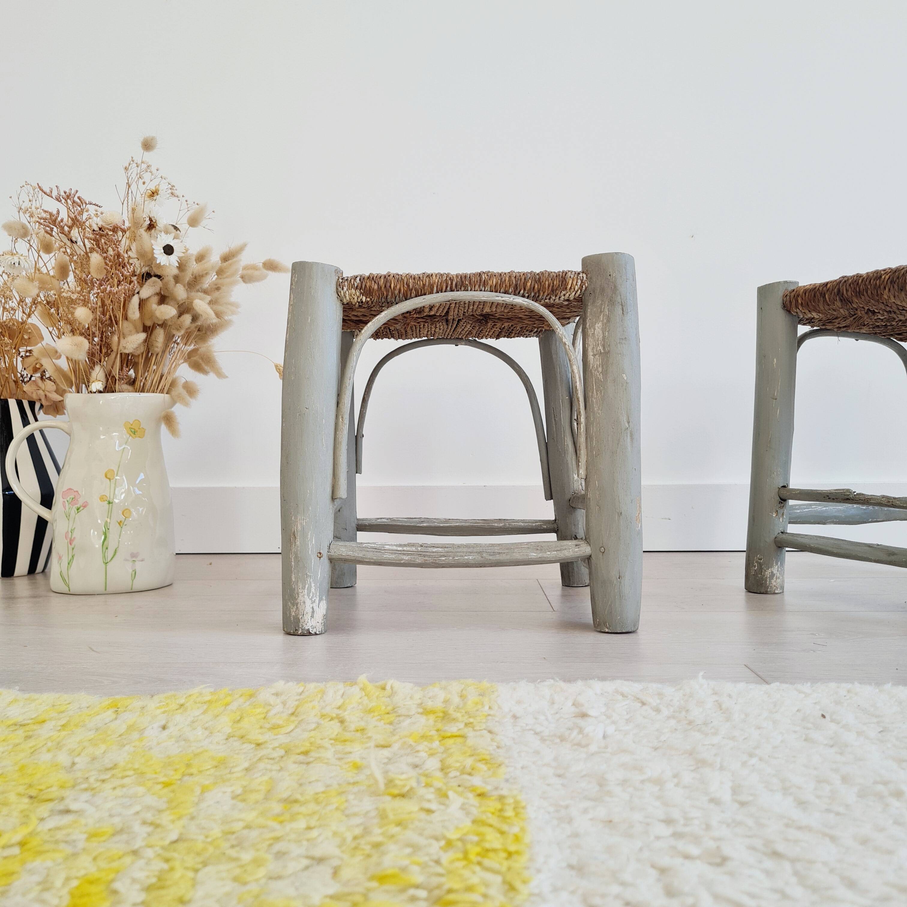 Petits tabourets bois et corde - patine grise
