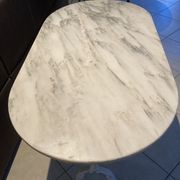 Table bistrot en marbre