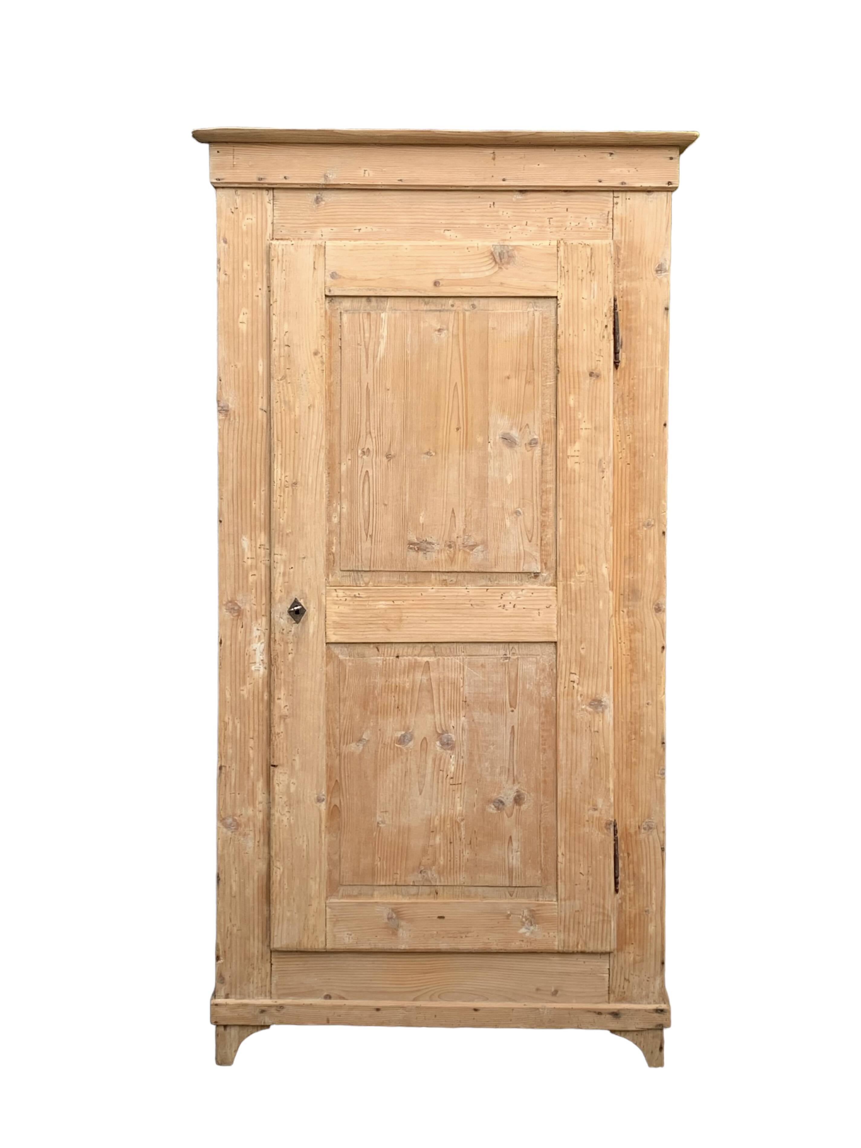 Raw wood bonnetière 1900