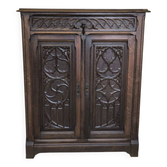 Neo-Gothic Buffet