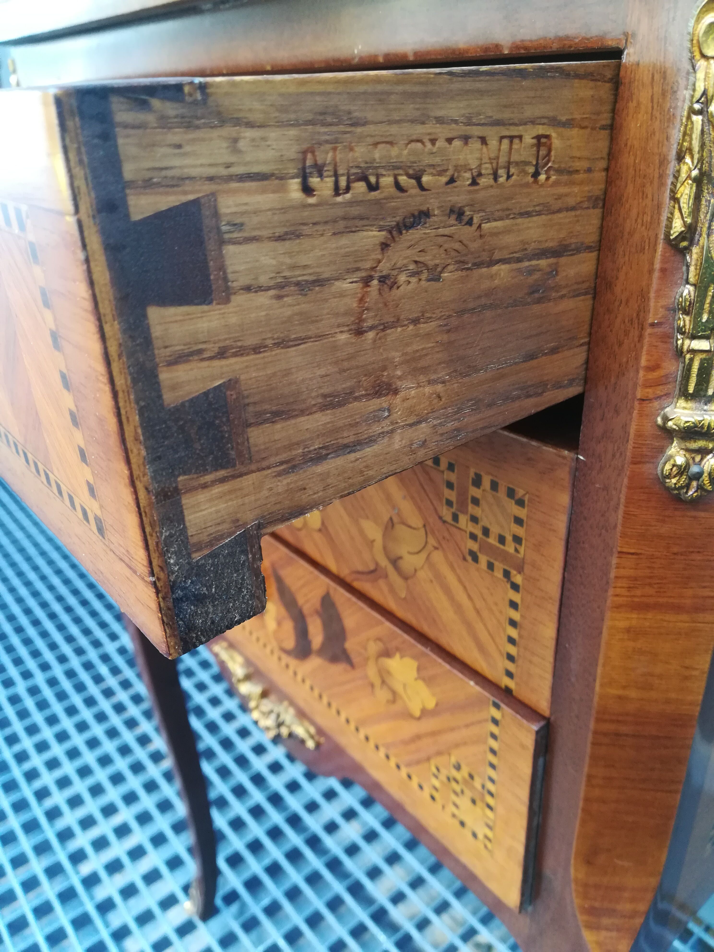 Table in marquetry