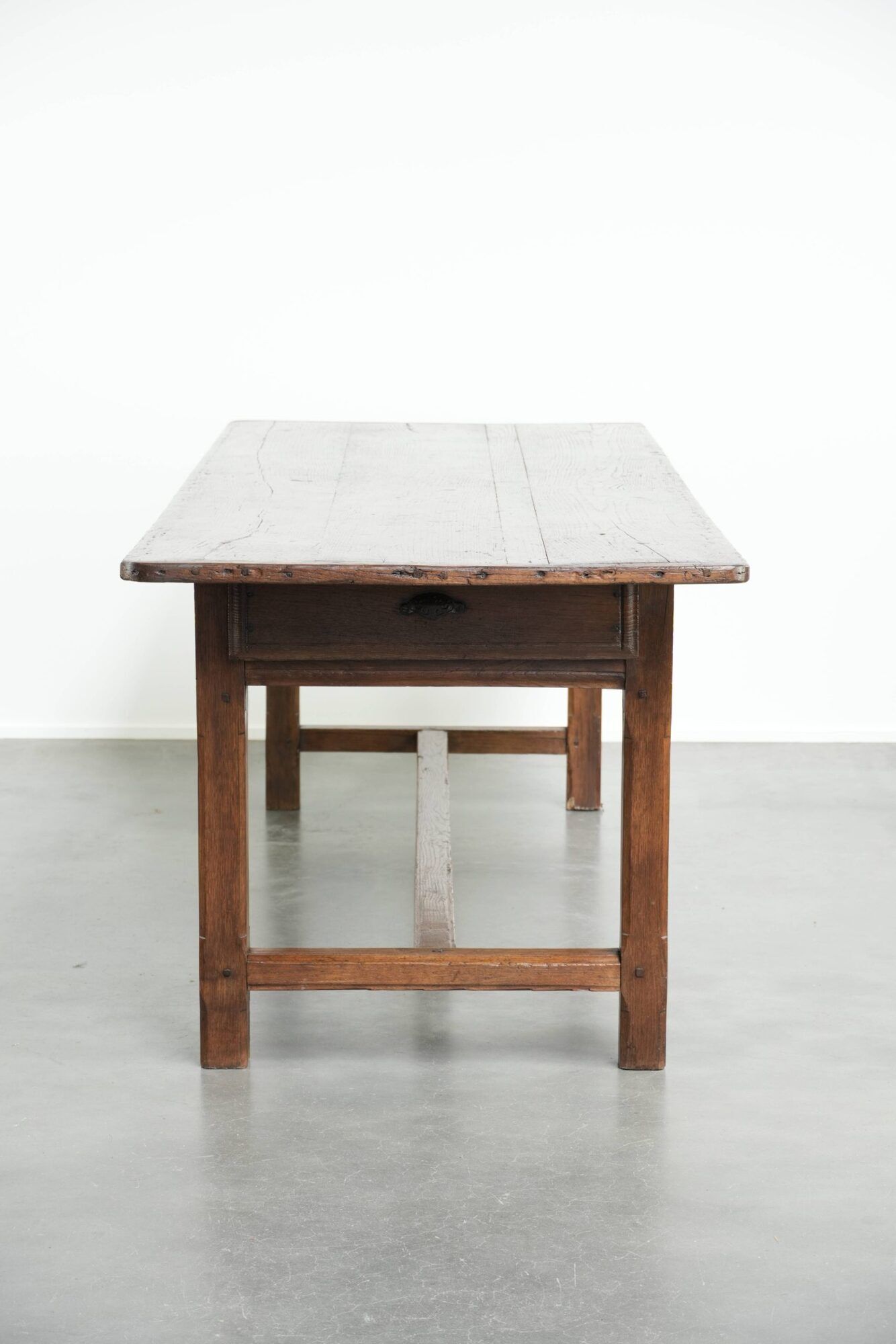 Antique oak dining table from the 18th century for 6 to 8 people