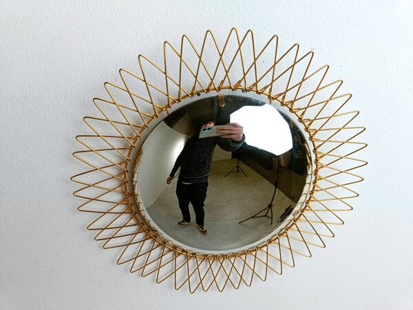 Miroir soleil convexe en métal doré, années 1960