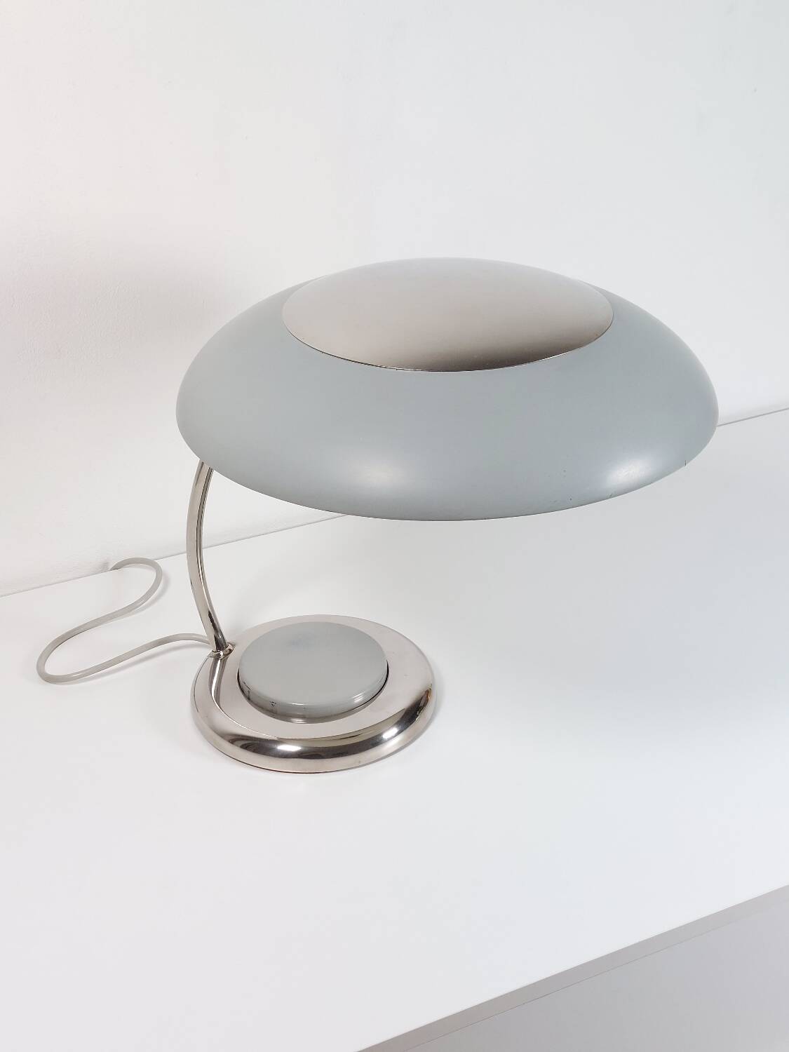 Rare lampe de bureau vintage, lampe de table RDA bleu clair chromé