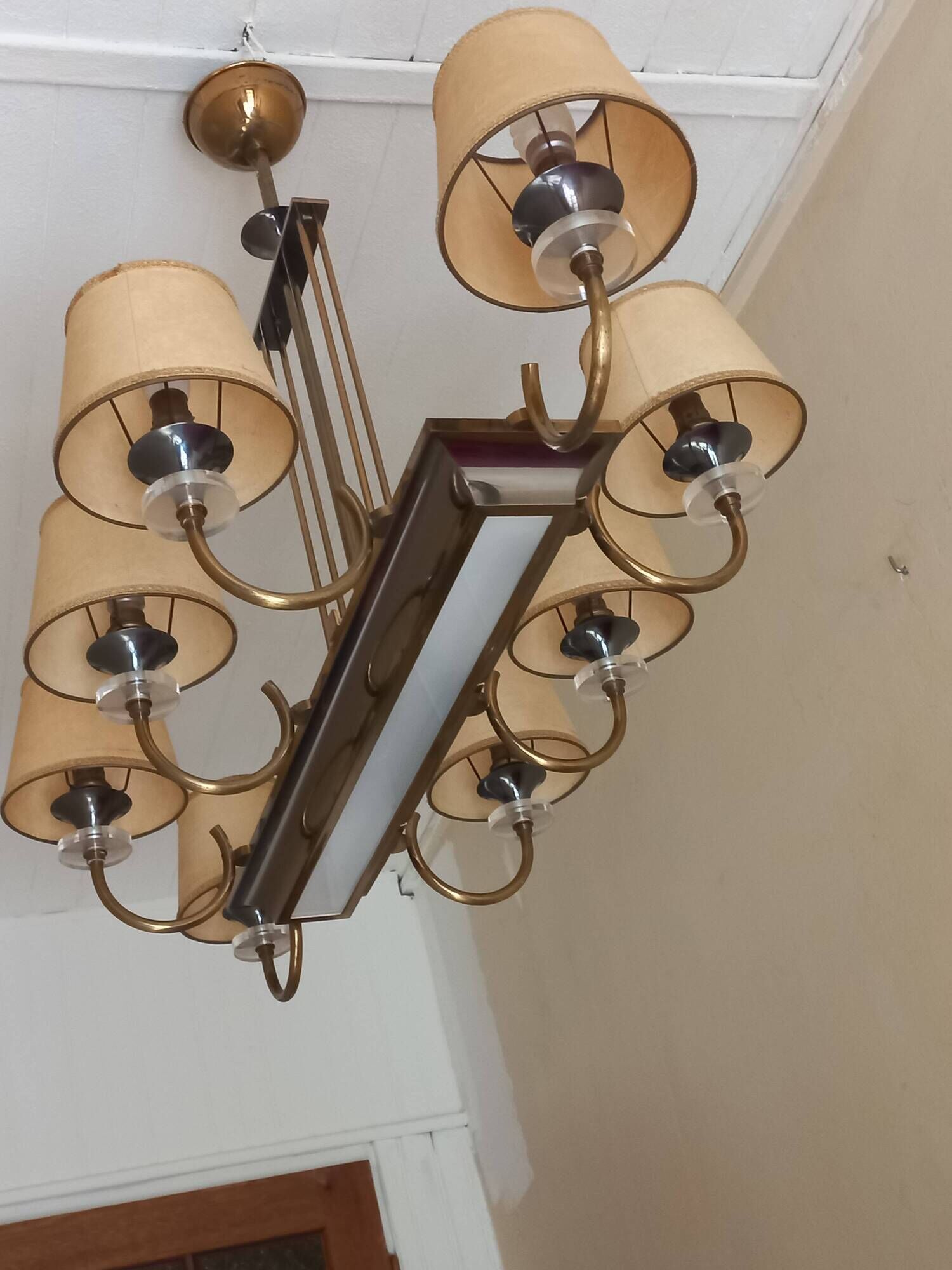 Vintage chandelier in gilded brass, chromed metal and plexiglass from the 1950s