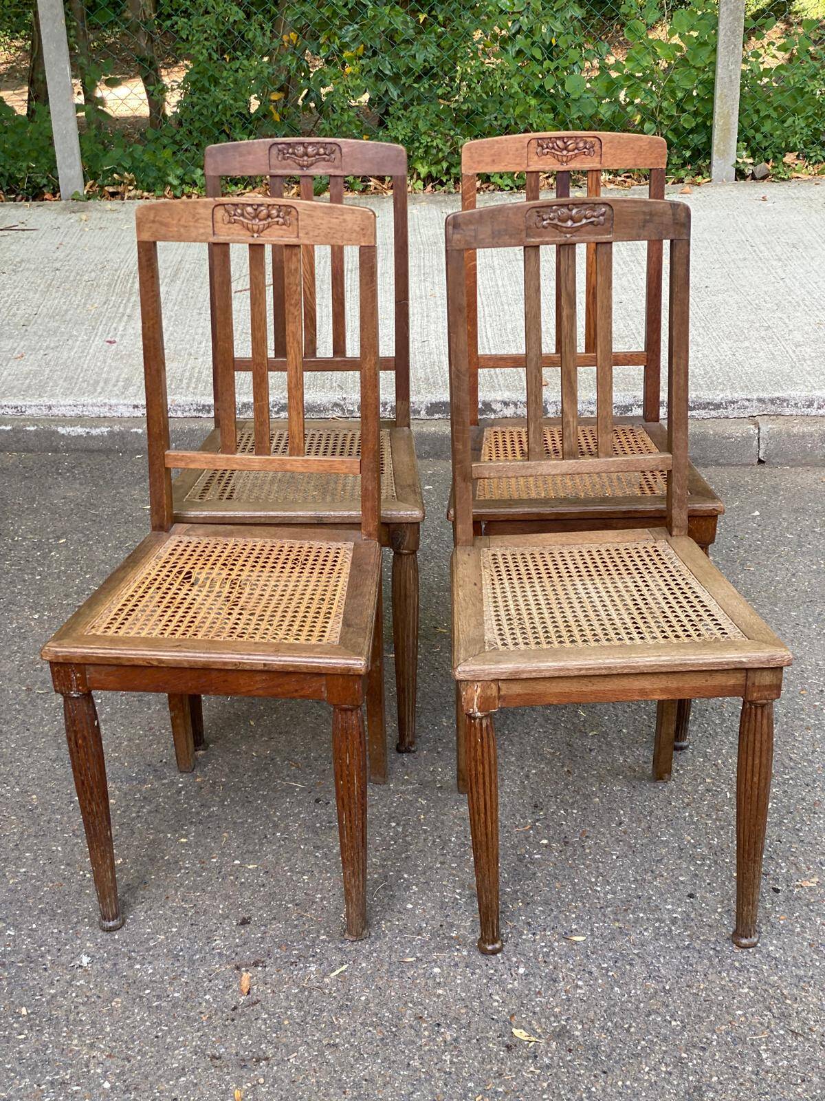 4 Art Deco chairs in solid oak with caning from the 1920s.