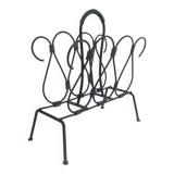 Magazine rack in leather and black lacquered metal. Attributed to Jacques Adnet