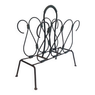 Magazine rack in leather and black lacquered metal. Attributed to Jacques Adnet