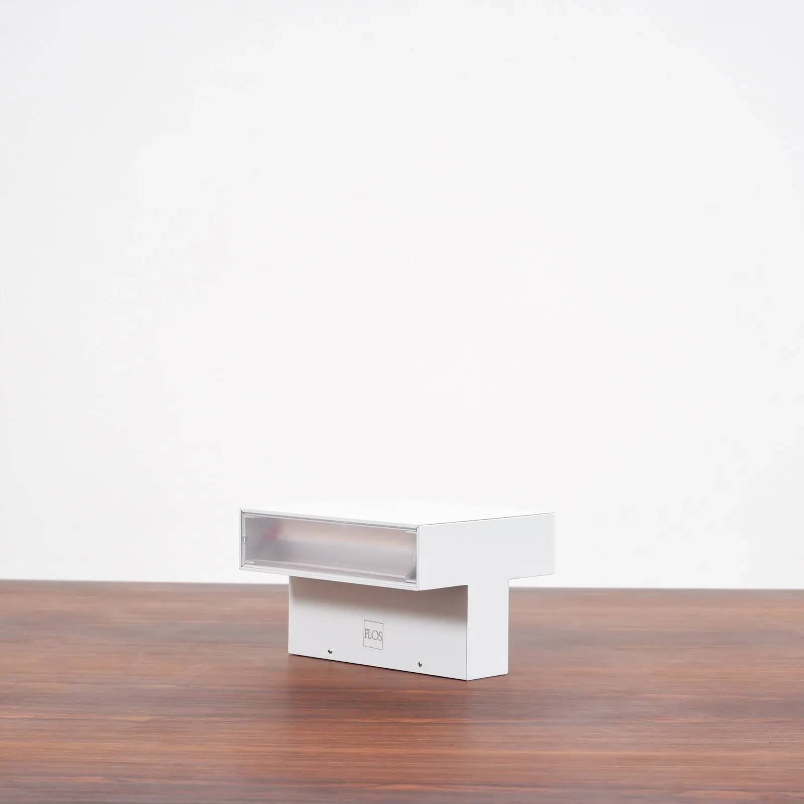 “Tight light” wall lamps by Piero Lissoni for Flos