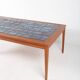 Table basse danoise en teck et céramique bleue
