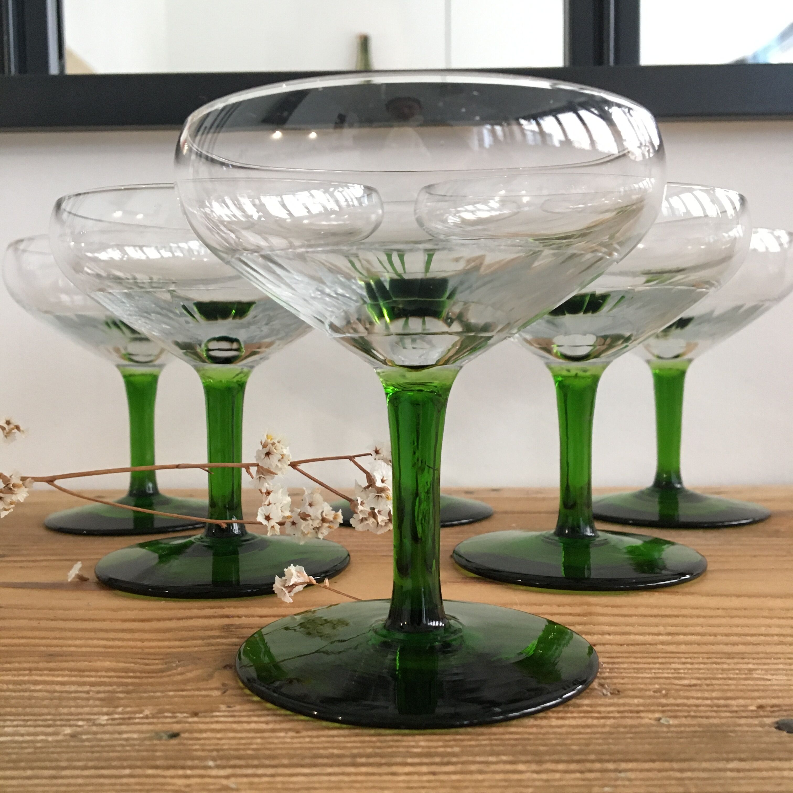 Set of 6 glasses of champagne crystal cut green foot