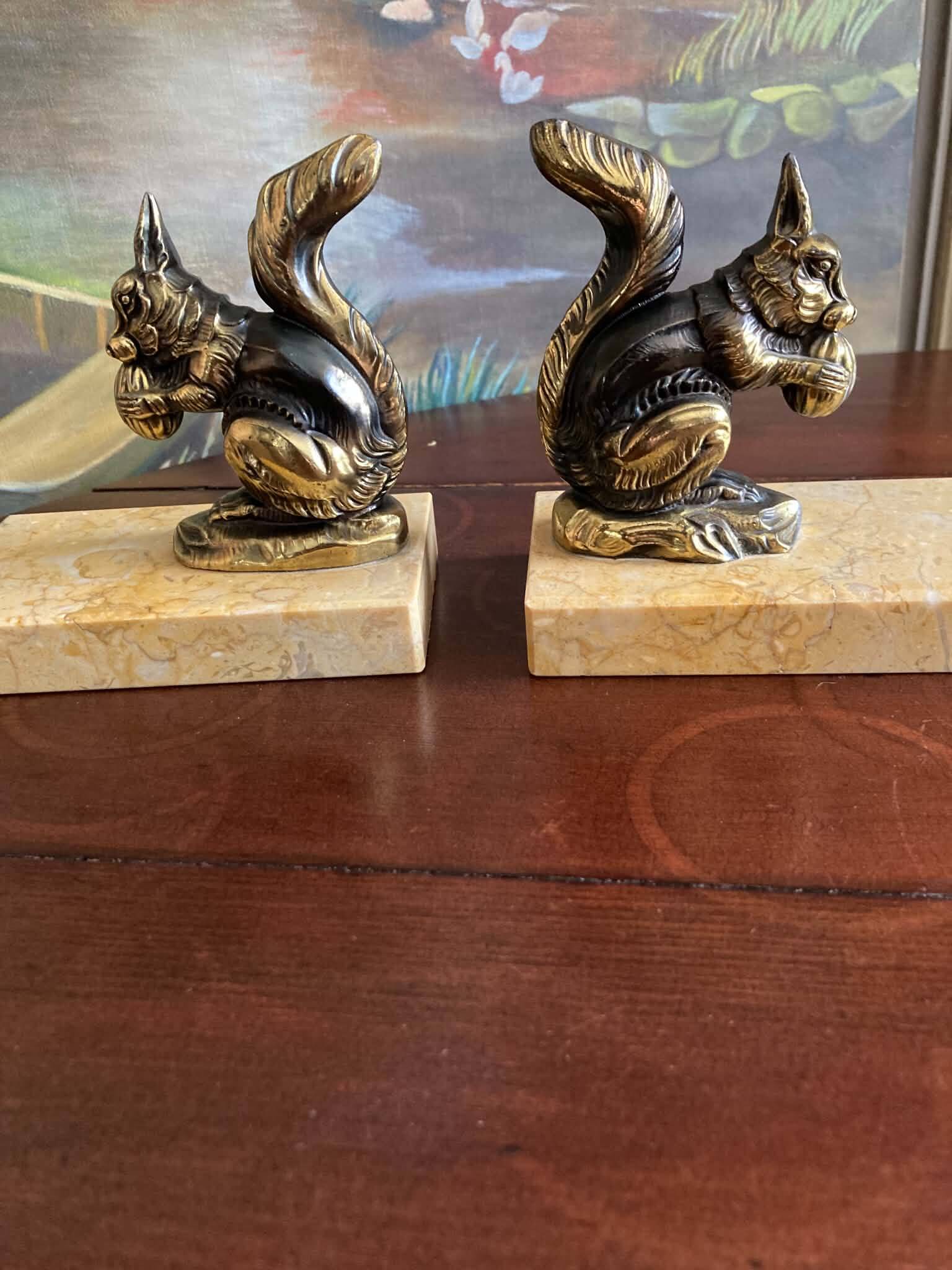 Squirrel bookends