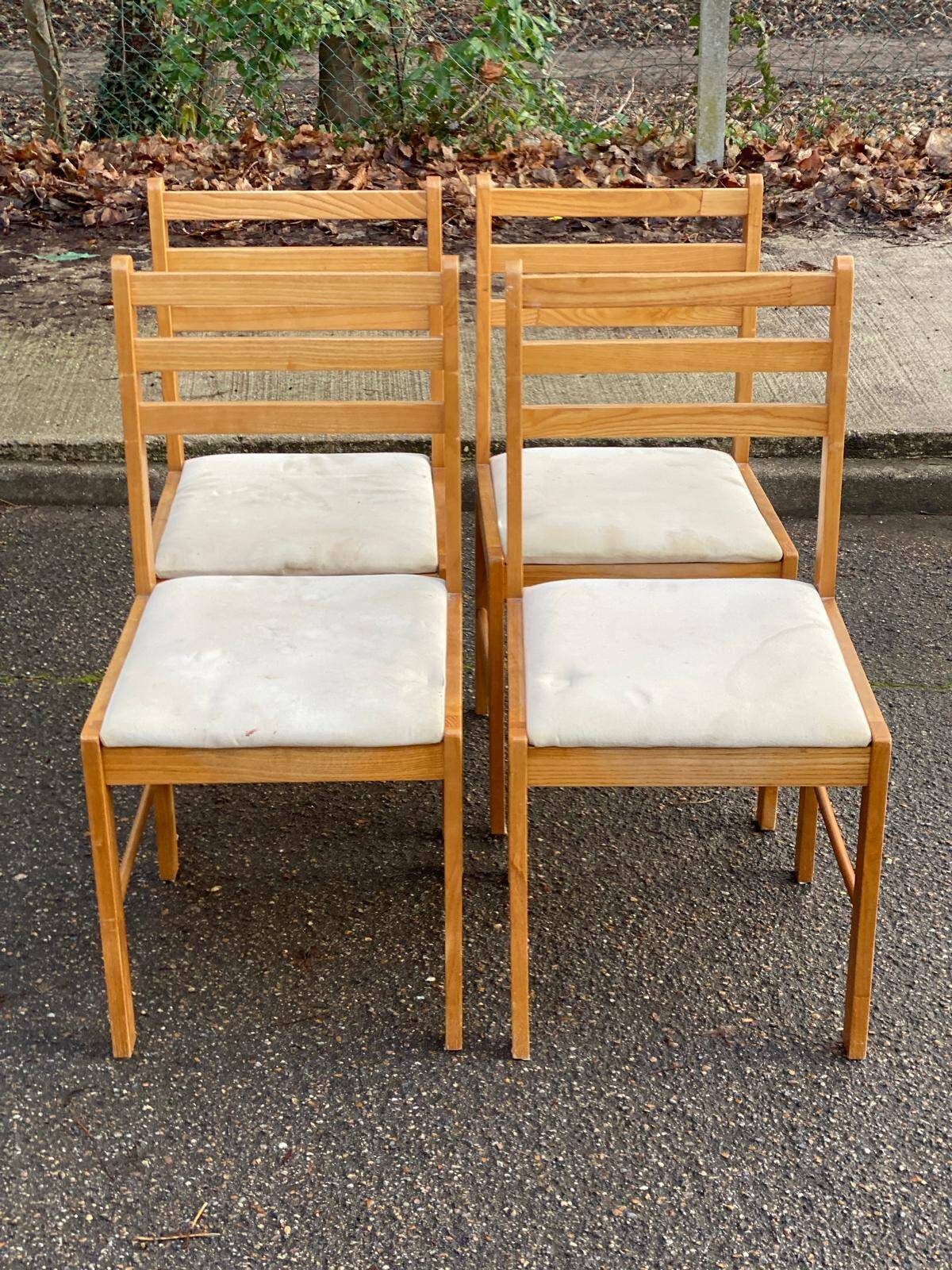 4 Scandinavian dining chairs in solid wood and fabric from the 1980s.