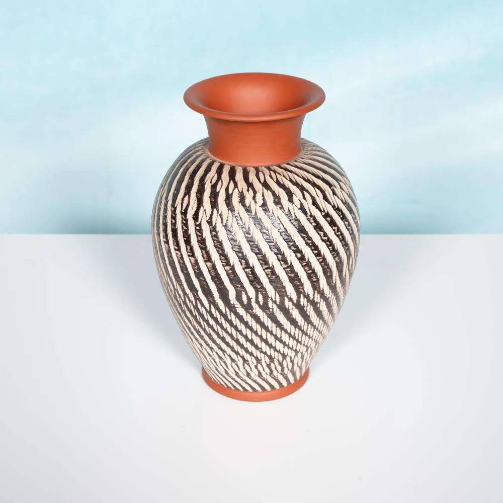 Vintage minimalist ceramic vase Wekara sgraffito