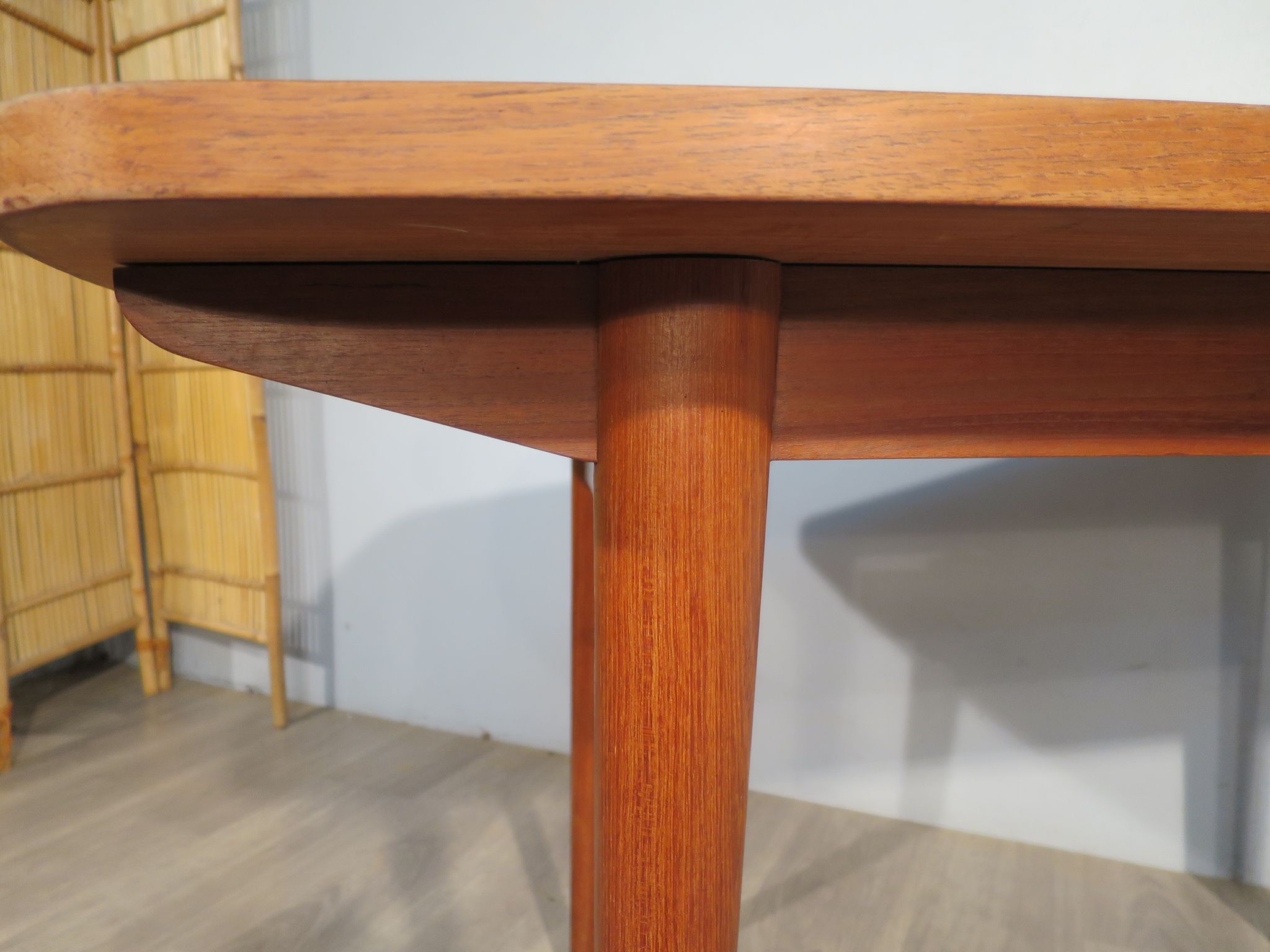 Table scandinave en teck massif des années 60