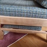 Relaxing armchair with integrated ottoman