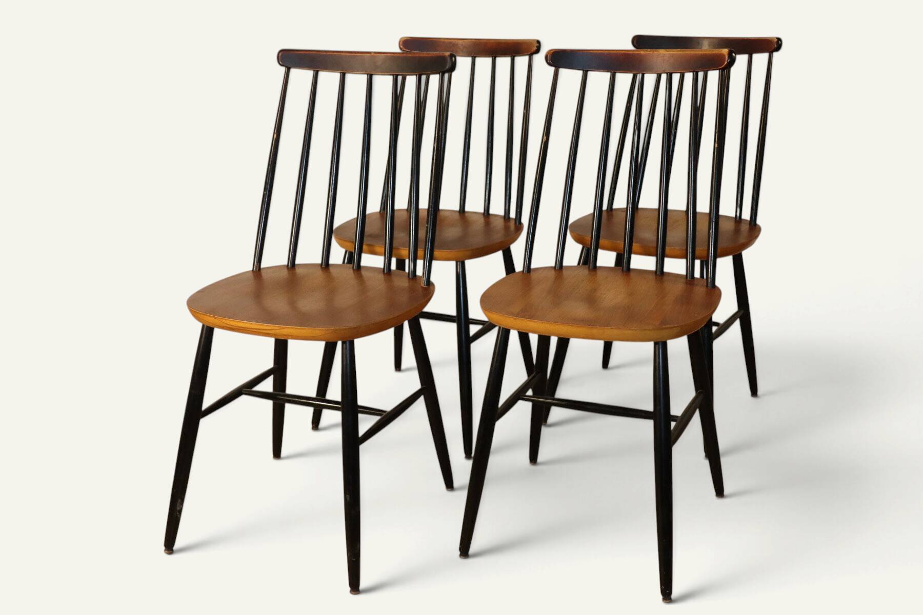 Set of 4 vintage wooden chairs, 1960s