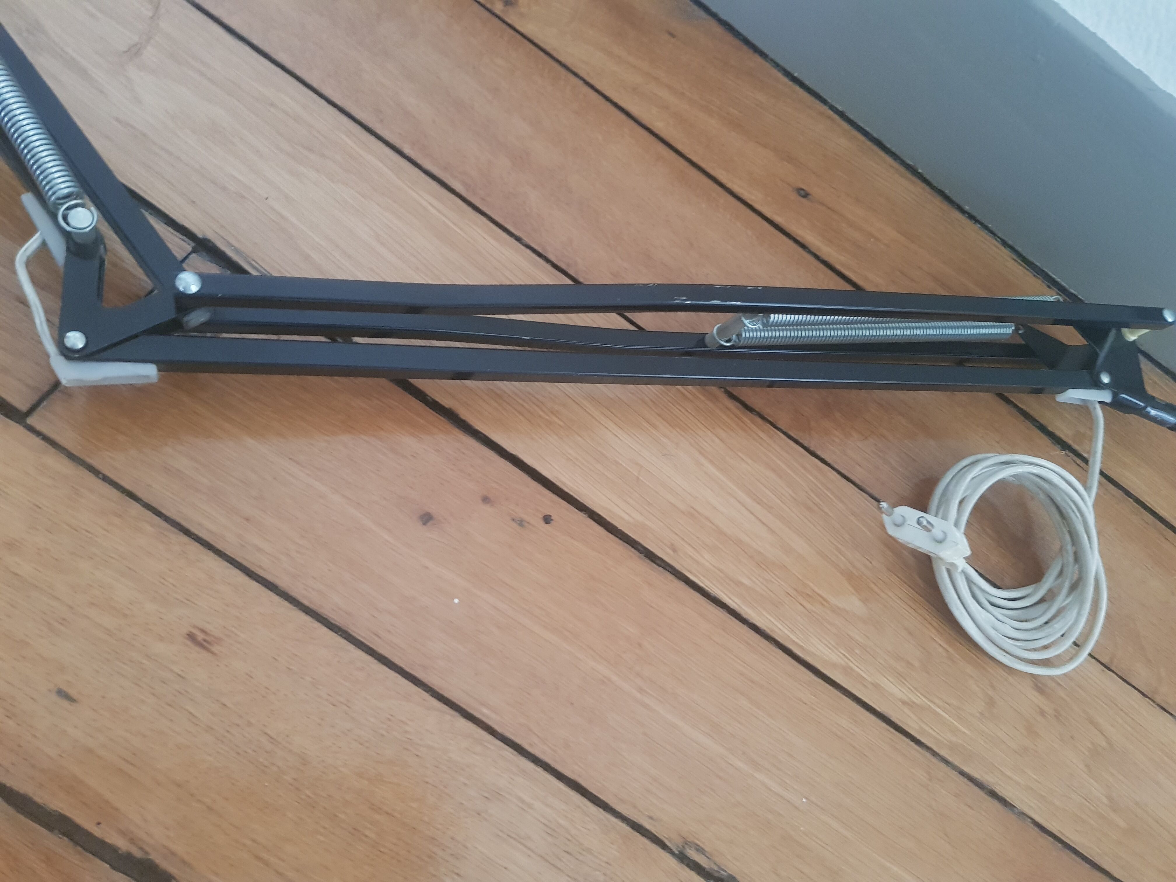 Ledu articulated lamp