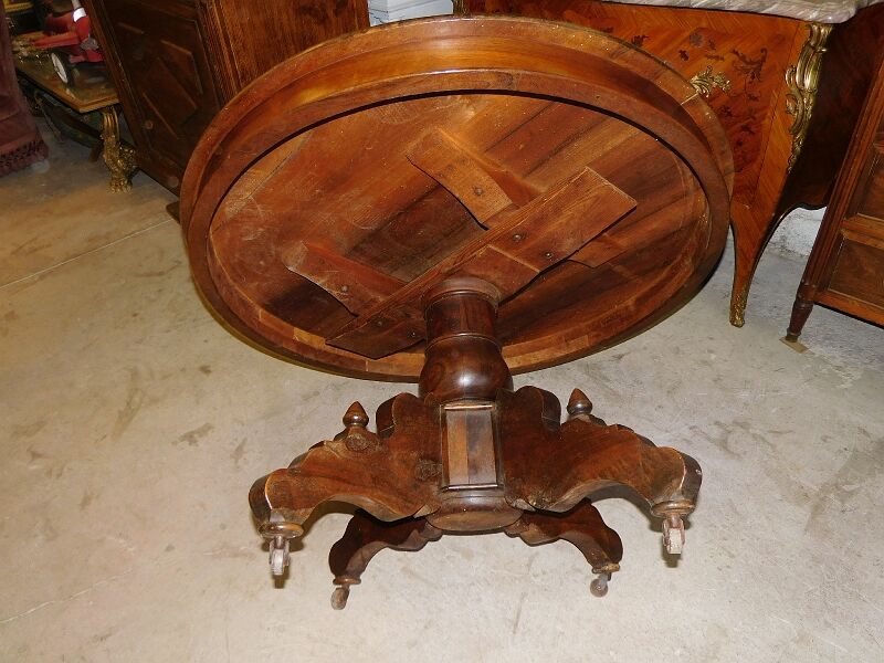 Gueridon foot central in noyer of the 19th siecle