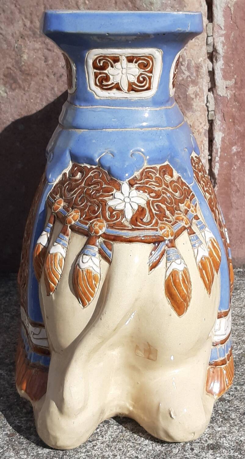 Camel side table in ceramic