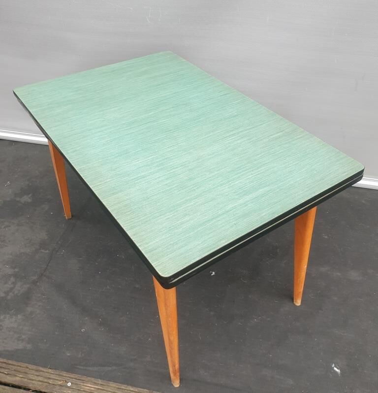 Expandable compass feet table and green vinyl tray from China