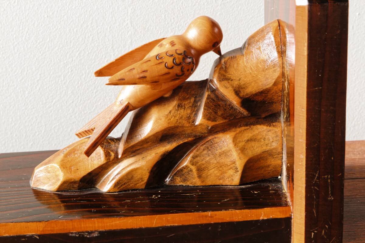 Paire de serres livres Art déco en bois représentant des oiseaux