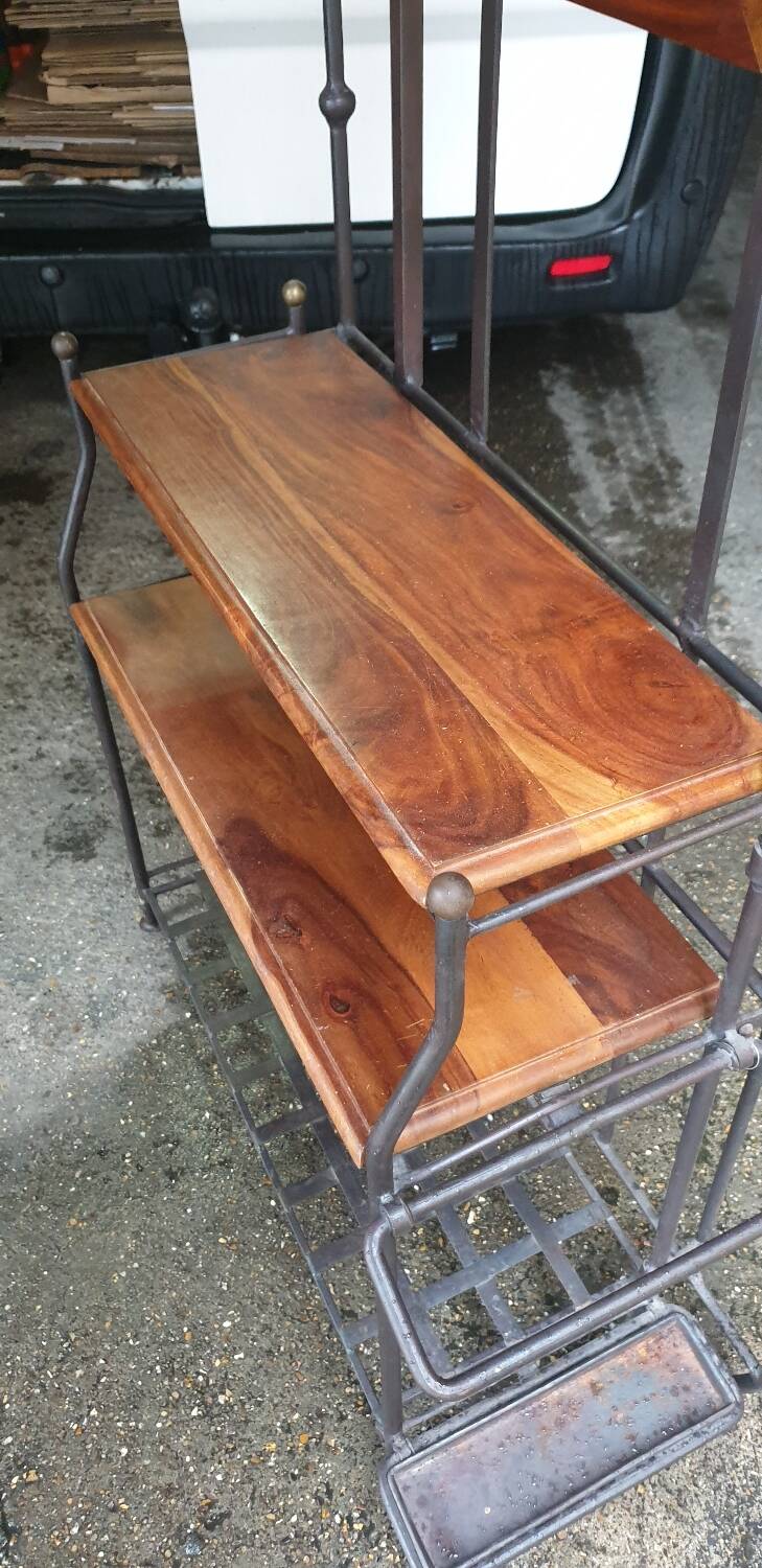 Contemporary locker room