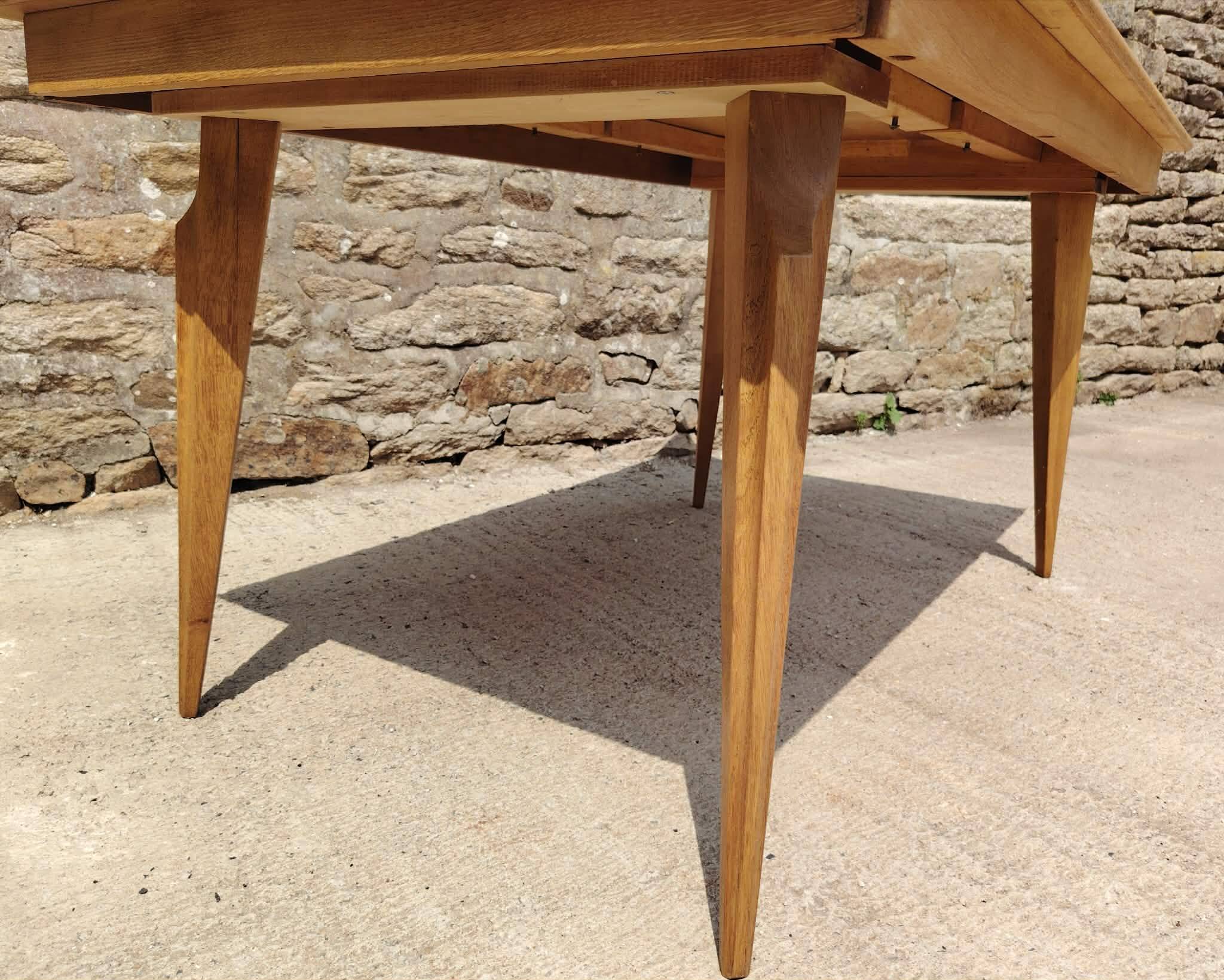 Table en placage chêne damier pied en épingle des année 70