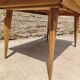 Table en placage chêne damier pied en épingle des année 70