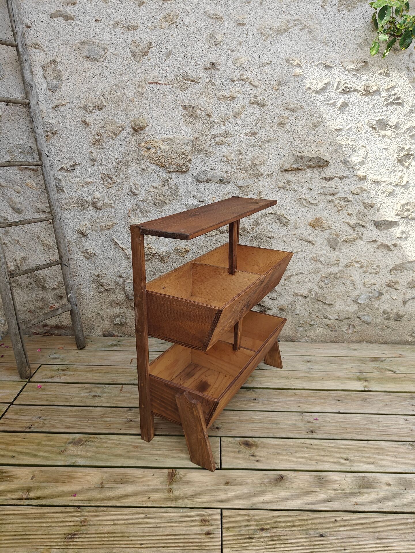 Kitchen unit with compartments, vegetable rack
